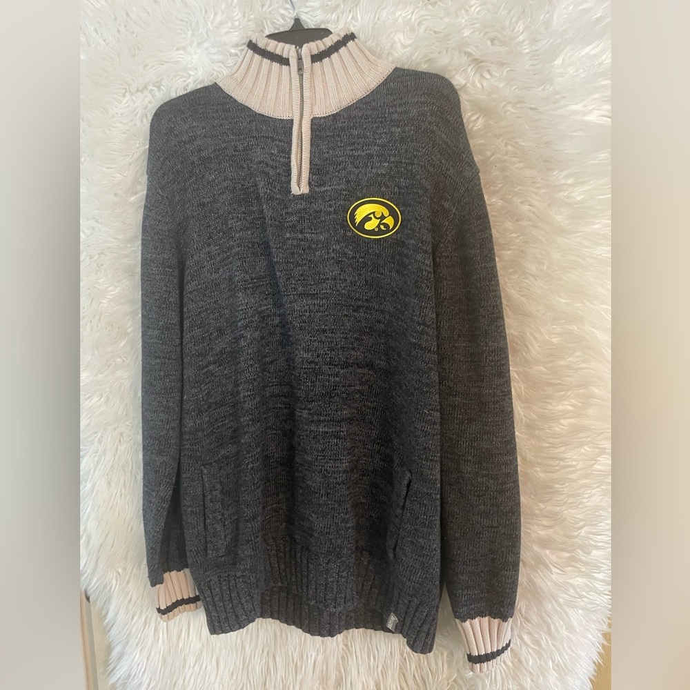 Iowa Hawkeyes Bruzer Designs Men’s Cable Knit 1/4 Zip Pullover Sweater.
Size XXL